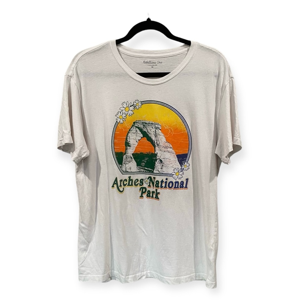 Rebellious One Arches National Park Graphic T-Shirt White Medium